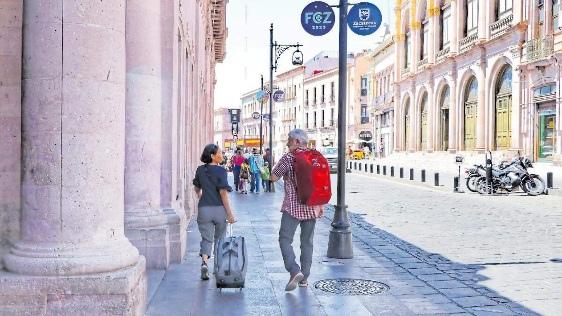 Turistas en el centro de Zacatecas